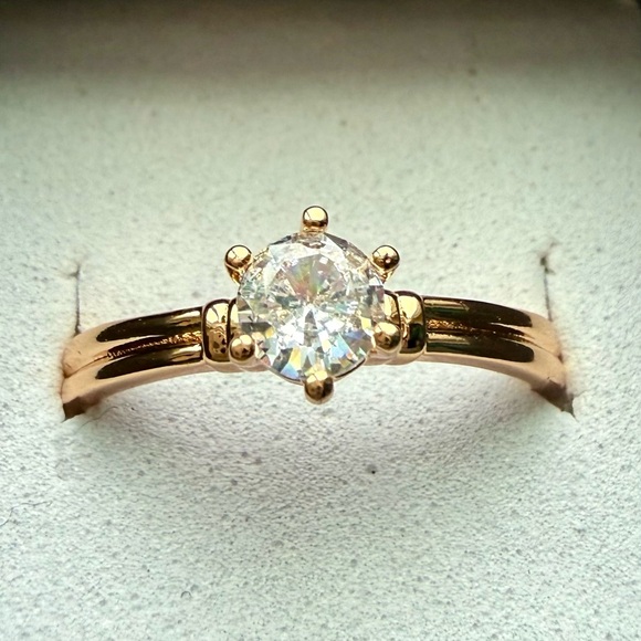 Pretty Bird Jewelry Jewelry - NEW! Pretty Bird Jewelry Solitaire Round-Cut Cubic Zirconia Ring size 8.75